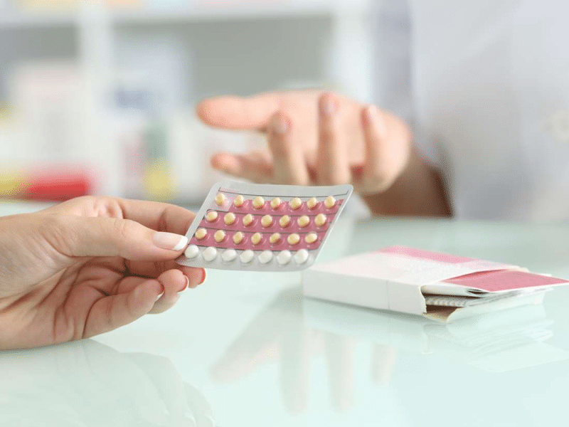 Uống thuốc tránh thai hàng ngày bị rong kinh vì sao?