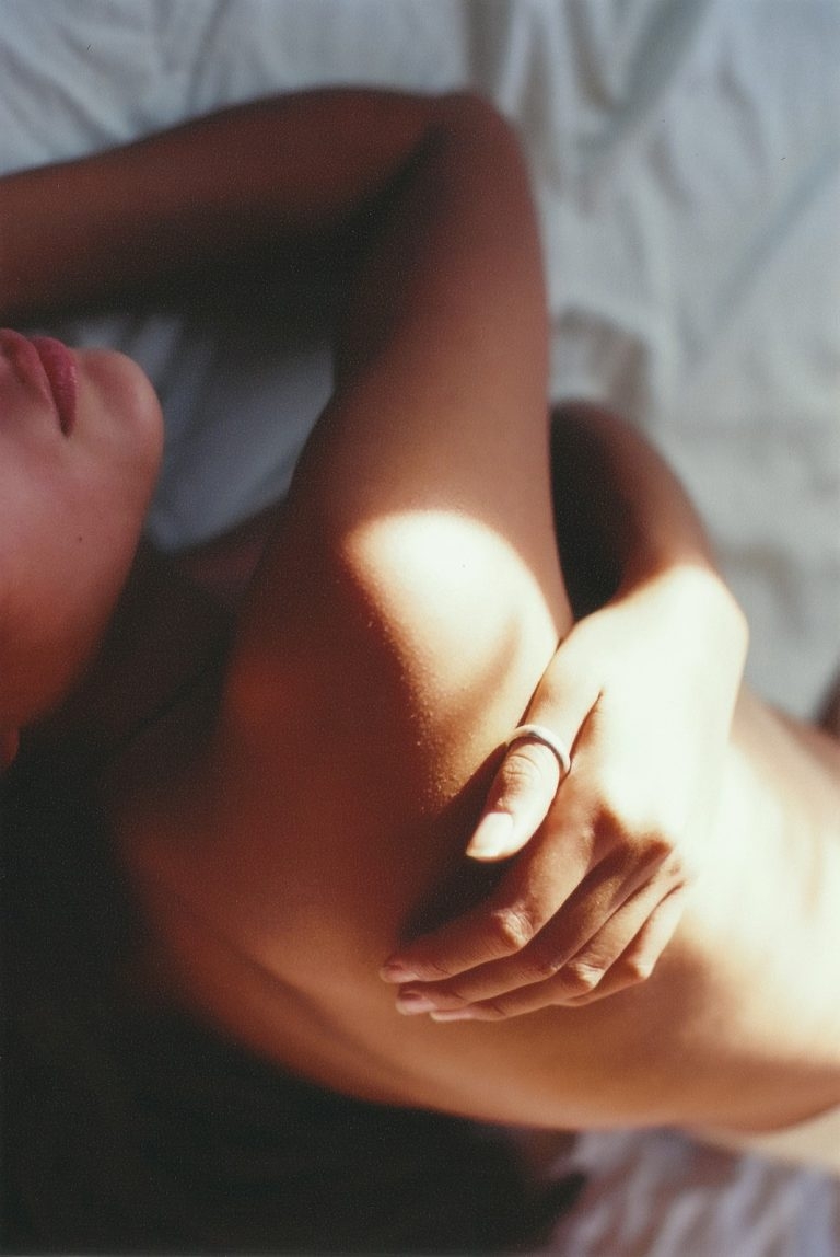 Ngủ nude không chỉ tốt cho sức khỏe mà còn khiến chàng bị kích thích