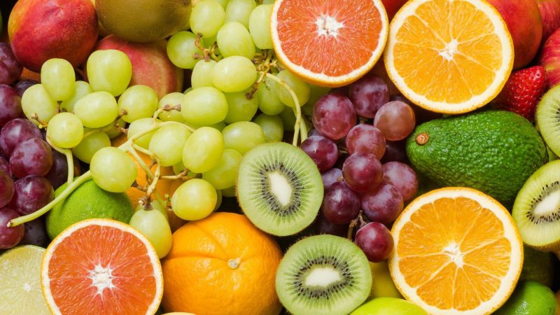Nên ăn nhiều trái cây để cân đối khẩu phần ăn