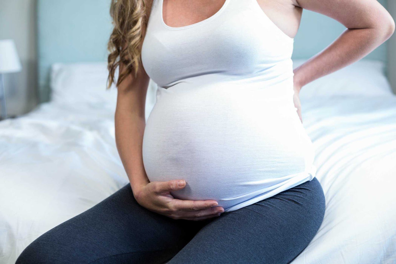 Phụ nữ mang thai bị lậu có thể lây cho thai nhi
