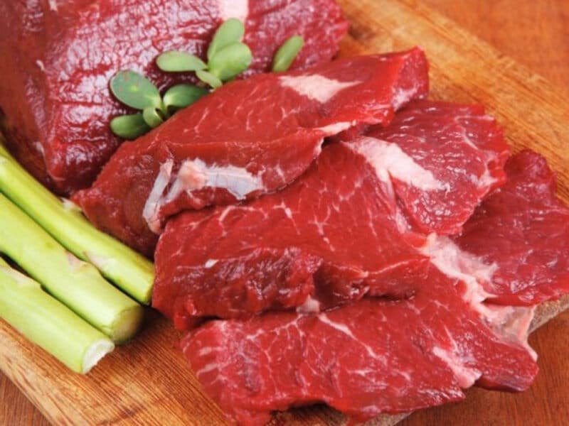 Thịt nạc là nguồn cung cấp dưỡng chất dồi dào cho bà bầu và thai nhi