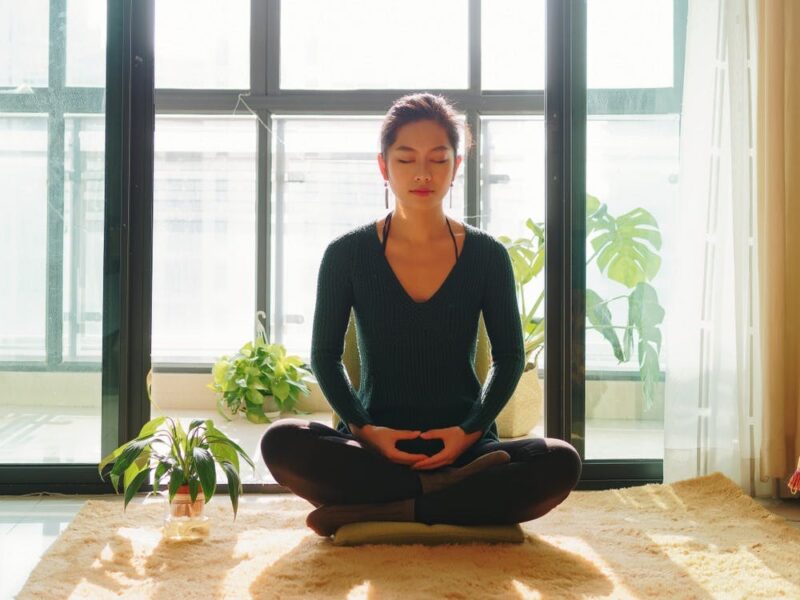 Kundalini yoga tập trung vào hơi thở và sự thiền định