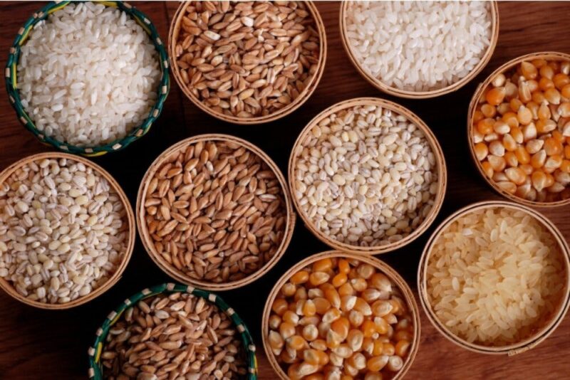 Ngũ cốc nguyên hạt thuộc nhóm thức ăn chứa nhiều tinh bột