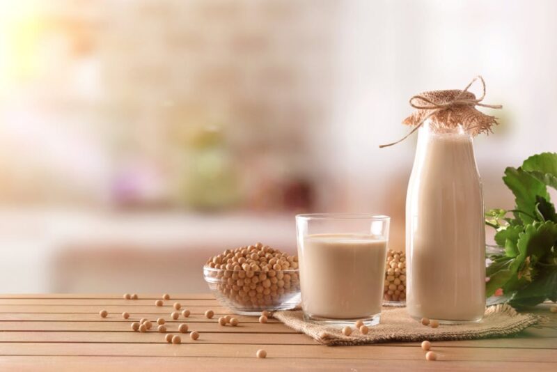 Uống sữa đậu nành liệu có giúp chị em tăng vòng 1 không?