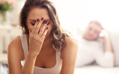 Quan hệ tình dục không đúng cách, quá thô bạo dẫn đến việc chảy máu vùng kín