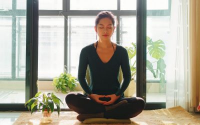 Kundalini yoga tập trung vào hơi thở và sự thiền định