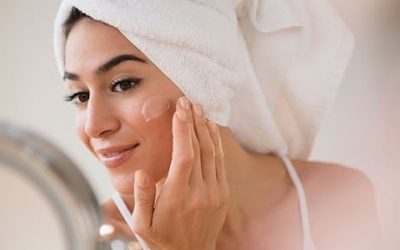 Vệ sinh da mặt nhẹ nhàng giúp da sạch và khỏe