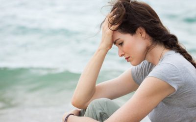 Rối loạn nội tiết tố ở nữ thường có biểu hiện đau đầu, mệt mỏi